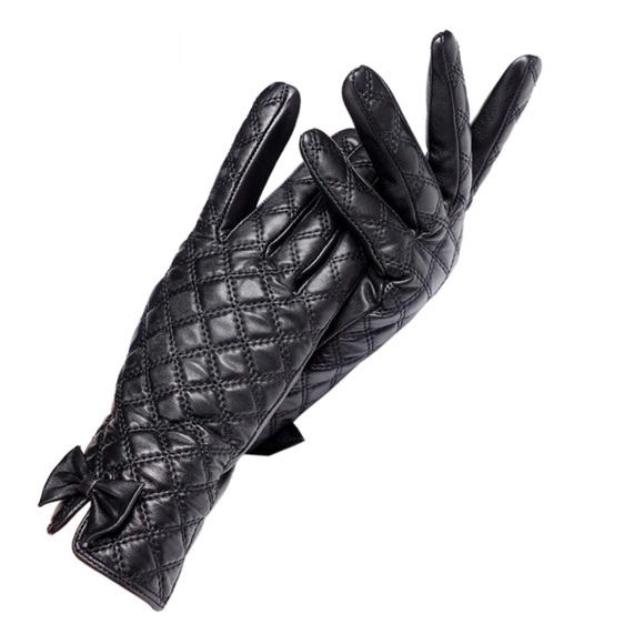 Leather Quilted Cashmere The Ashley Gloves - Picture 5 of 8